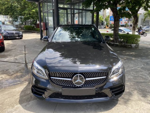 Thanh lý hàng trưng bày chiếc Mercedes-Benz C300 AMG, màu đen, giao nhanh0