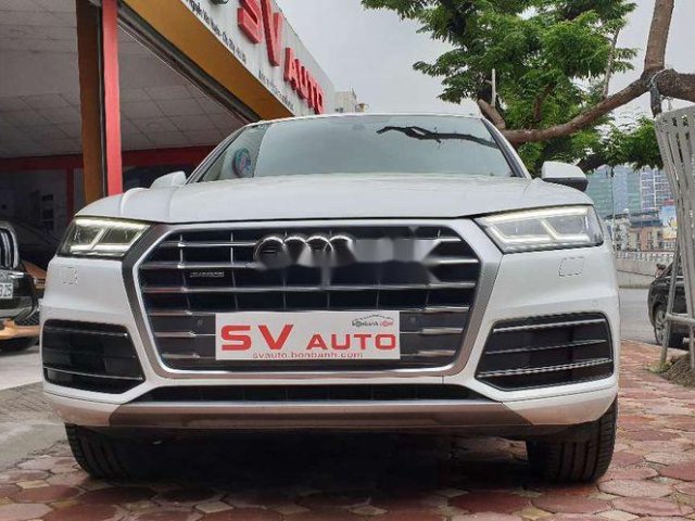 Bán xe Audi Q5 sản xuất năm 2017, màu trắng, nhập khẩu nguyên chiếc còn mới 