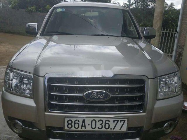 Cần bán gấp Ford Everest sản xuất 2008 còn mới giá cạnh tranh