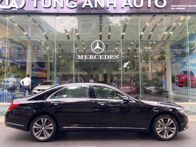 Cần bán gấp Mercedes S class đời 2013, màu đen còn mới0