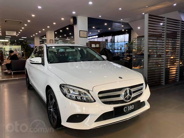 Mercedes C180 - 2020 - giảm ngay 79 triệu khi mua xe trong tháng 11