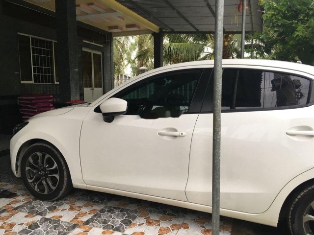 Cần bán xe Mazda 2 sản xuất 2018, màu trắng còn mới, 450 triệu0