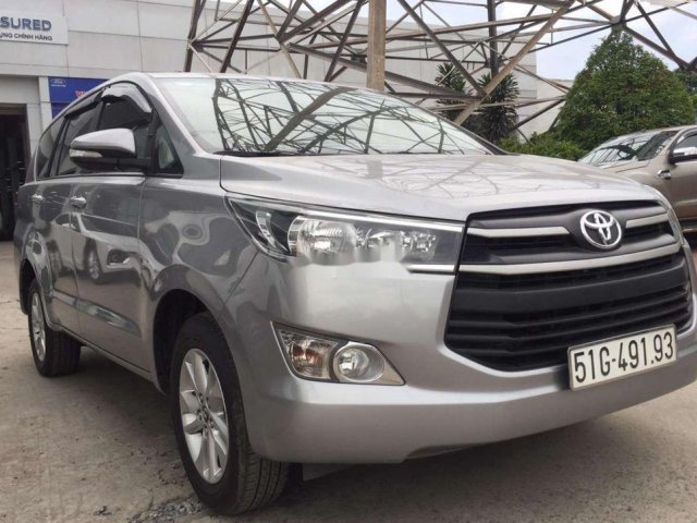 Bán ô tô Toyota Innova năm 2017, màu bạc, xe cũ giá tốt