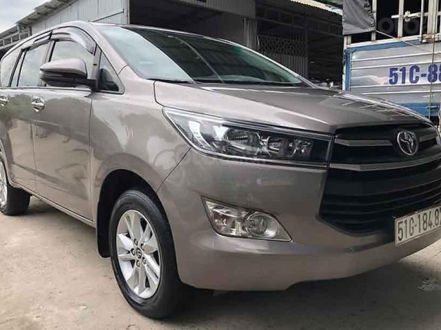 Bán Toyota Innova 2.0E sản xuất năm 2018, màu nâu số sàn