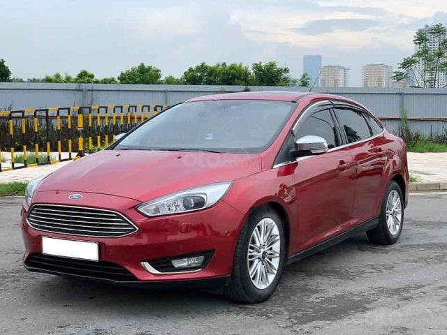 Cần bán Ford Focus sản xuất năm 2017, màu đỏ còn mới0