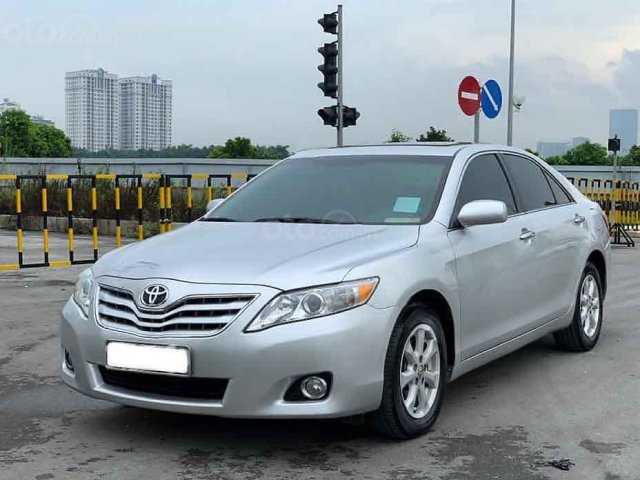 Bán Toyota Camry sản xuất năm 2010, màu bạc, nhập khẩu nguyên chiếc còn mới0