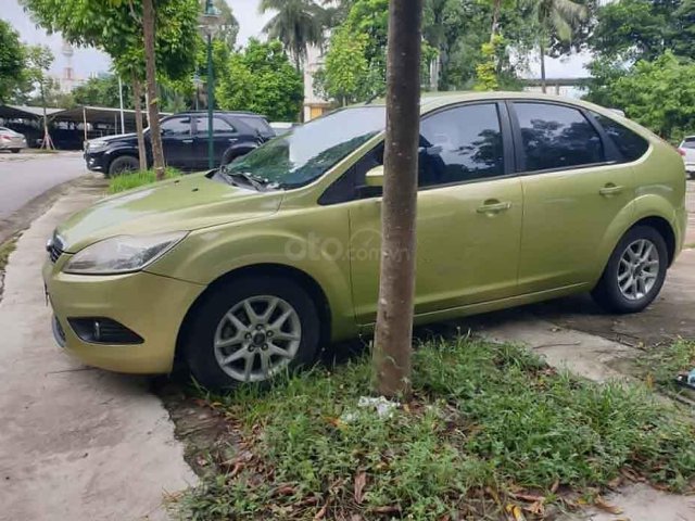 Bán ô tô Ford Focus năm 2010, màu vàng còn mới, 275tr