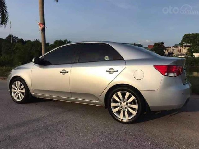 Cần bán gấp Kia Forte đời 2009, màu bạc, xe nhập còn mới0