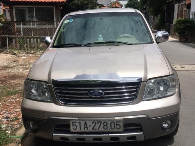 Cần bán xe Ford Escape sản xuất 2006, màu bạc  