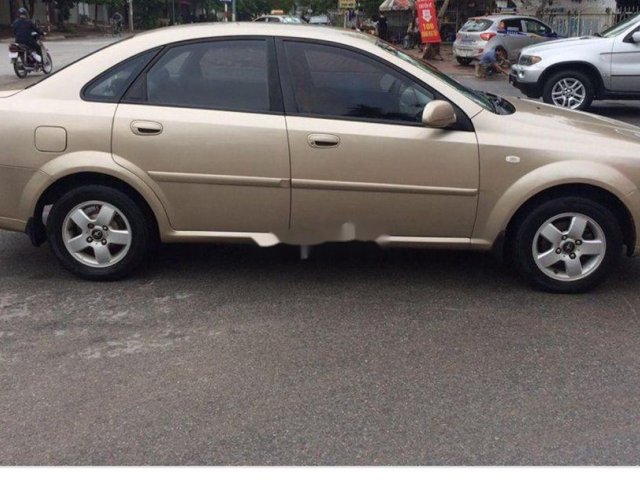 Bán xe Daewoo Lacetti đời 2009, màu vàng còn mới