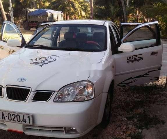 Xe Daewoo Lacetti năm 2004 còn mới, giá tốt0