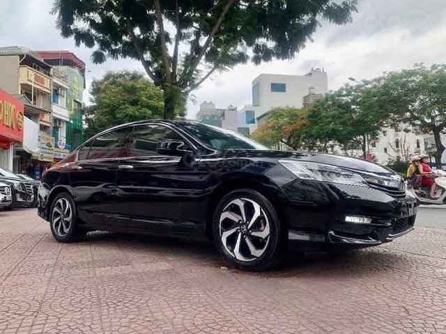 Cần bán xe Honda Accord 2016, màu đen, xe nhập0