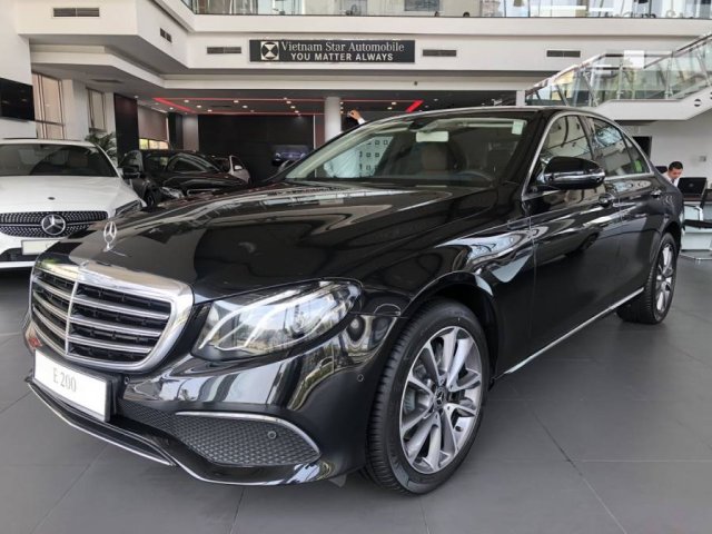 Cần bán xe Mercedes-Benz E200 Exclusive năm sản xuất 2020, có sẵn xe, giao nhanh