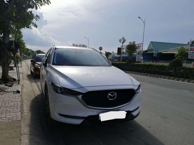 Cần bán lại xe Mazda CX 5 đời 2018, màu trắng xe gia đình