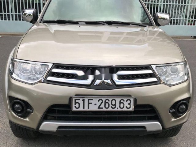 Bán Mitsubishi Pajero Sport 3.0 V6 đời 2015, màu vàng0