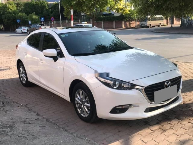 Bán Mazda 3 năm sản xuất 2018, màu trắng còn mới