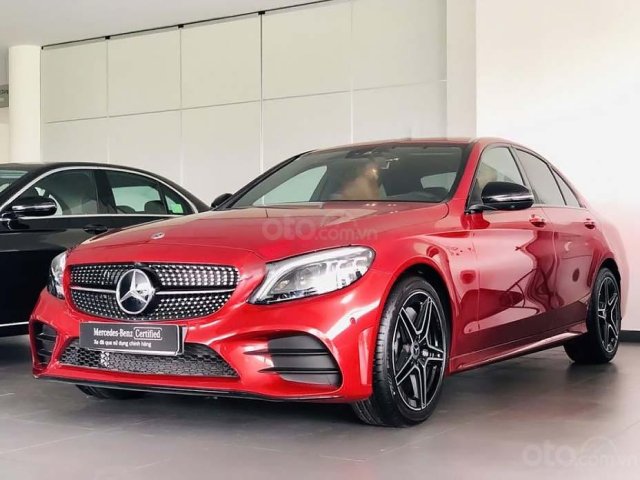 Bán xe Mercedes C300 AMG đời 2018, màu đỏ còn mới0