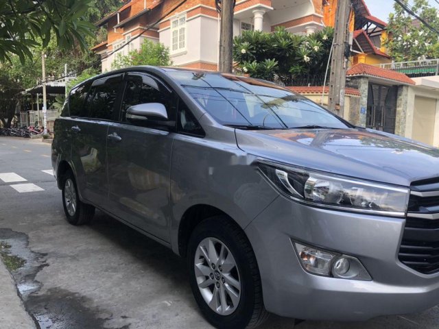 Bán xe Toyota Innova năm sản xuất 2017, màu bạc xe gia đình 0