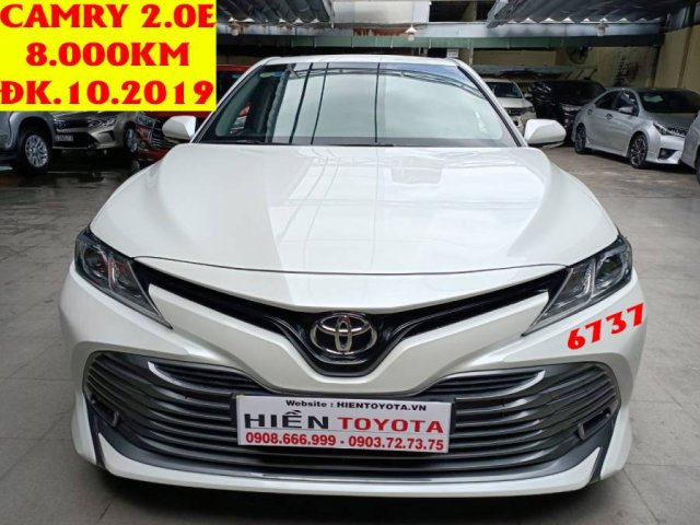 Bán Toyota Camry năm sản xuất 2019, màu trắng, xe siêu lướt0