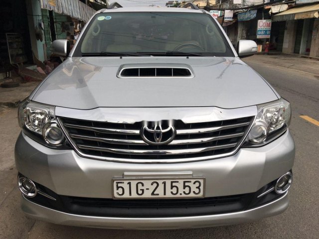 Cần bán Toyota Fortuner năm 2016, màu bạc còn mới 0