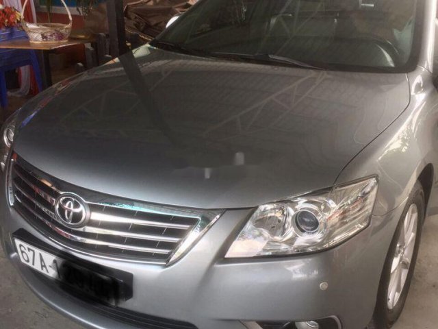 Cần bán lại xe Toyota Camry đời 2012, màu xám còn mới0