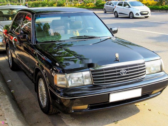 Bán Toyota Crown năm 1995, màu đen, giá tốt