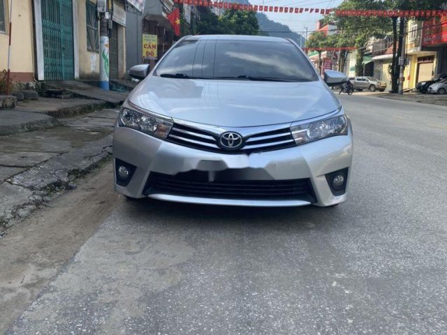 Cần bán lại xe Toyota Corolla Altis đời 2015, màu bạc còn mới 