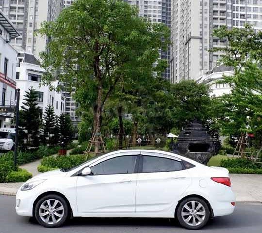 Cần bán gấp Hyundai Accent Blue đời 2015, màu trắng, nhập khẩu nguyên chiếc chính chủ