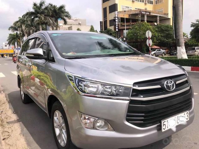 Bán xe Toyota Innova năm 2017, màu bạc còn mới0