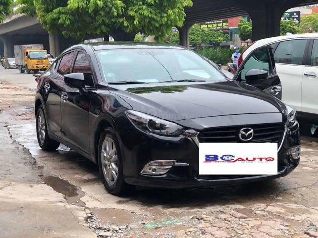 Cần bán gấp Mazda 3 đời 2018, màu đen, giá tốt0