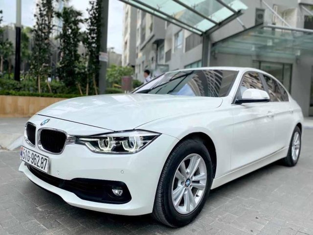 Cần bán BMW 3 Series 320i sản xuất 2018, màu trắng, nhập khẩu nguyên chiếc0