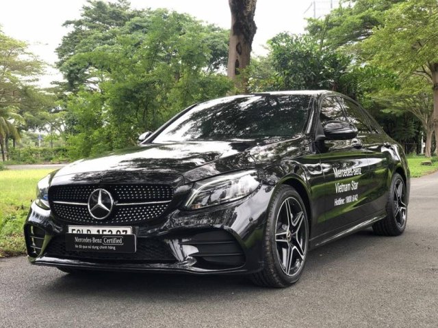 Cần bán lại xe Mercedes C300 AMG năm sản xuất 2019, màu đen, xe siêu lướt0