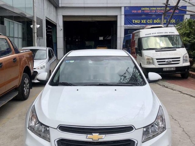 Bán Chevrolet Cruze năm 2017, màu trắng, còn đăng kiểm