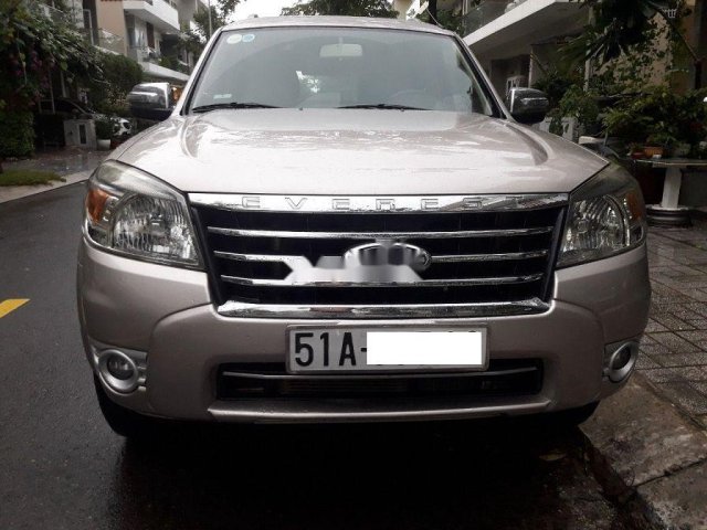 Cần bán gấp Ford Everest đời 2011, màu bạc còn mới0