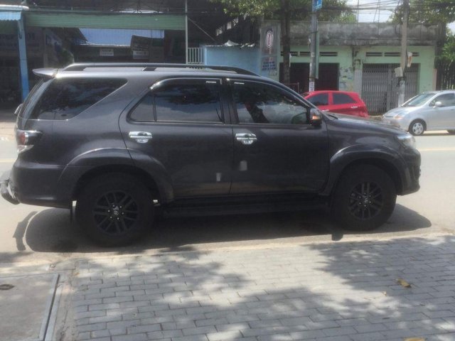 Bán Toyota Fortuner năm 2015, màu xám, nhập khẩu, xe gia đình0