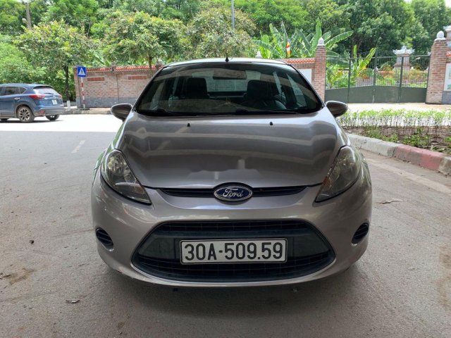 Cần bán xe Ford Fiesta đời 2011, màu xám còn mới, giá tốt