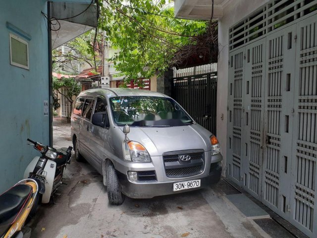 Cần bán Hyundai Starex sản xuất năm 2005, nhập khẩu  