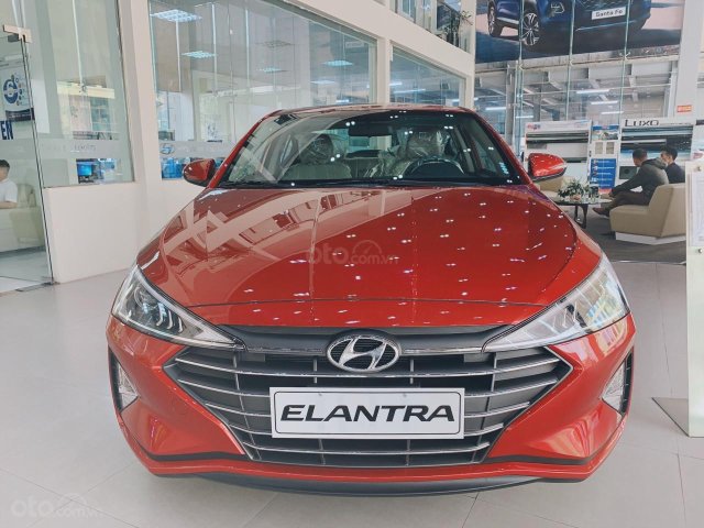 Hyundai Elantra 1.6 AT giảm 50% thuế trước bạ. Khuyến mại sốc tháng ngâu trị giá lên đến 30tr0