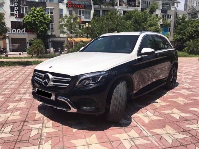 Bán xe Mercedes GLC200 2019, màu đen như mới