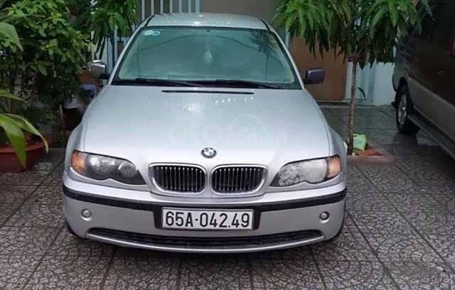 Cần bán xe BMW 318i sản xuất 2001, màu bạc0