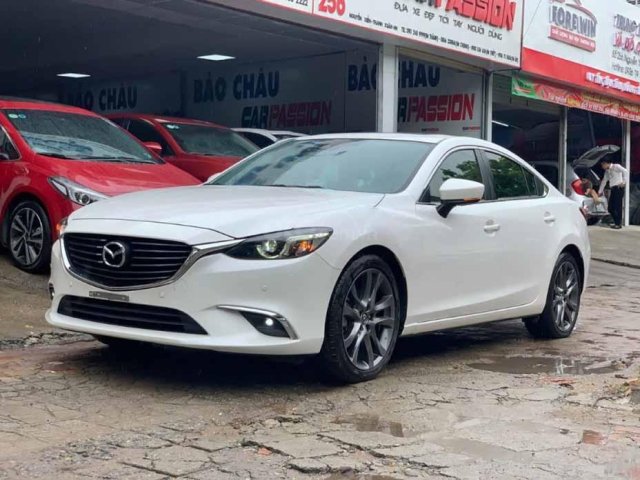 Cần bán lại xe Mazda 6 Premium đời 2019, màu trắng giá cạnh tranh0