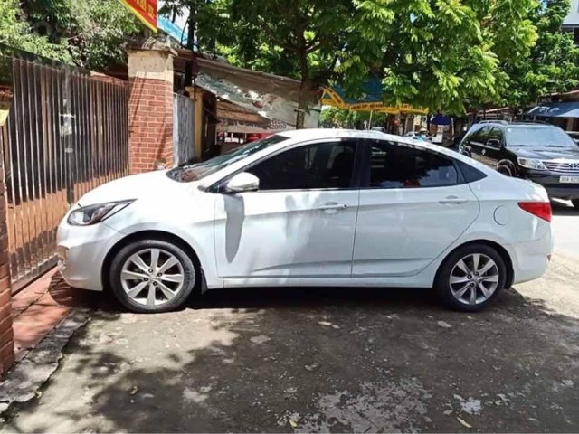 Bán Hyundai Accent đời 2013, màu trắng, nhập khẩu  