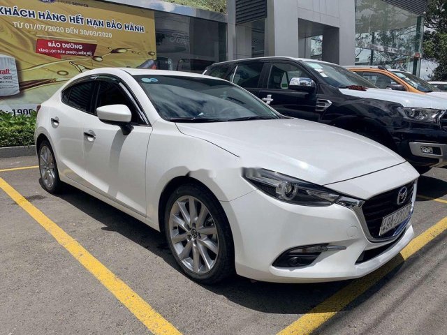 Bán Mazda 3 năm sản xuất 2018, màu trắng, xe gia đình, giá 645tr