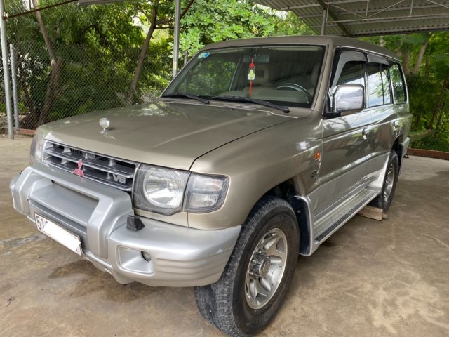 Bán xe Mitsubishi Pajero đời 2005, máy xăng, số sàn, giá rẻ