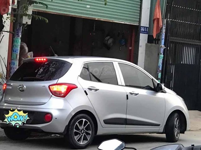 Bán Hyundai Grand i10 1.2 AT đời 2017, màu bạc giá cạnh tranh