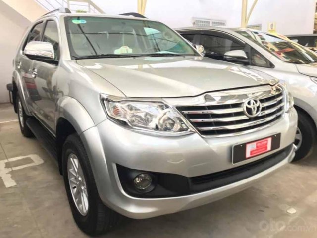 Bán Toyota Fortuner V 4x2 sản xuất năm 2012, màu bạc, 590tr