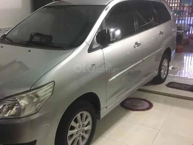 Bán Toyota Innova 2012, màu bạc giá cạnh tranh0