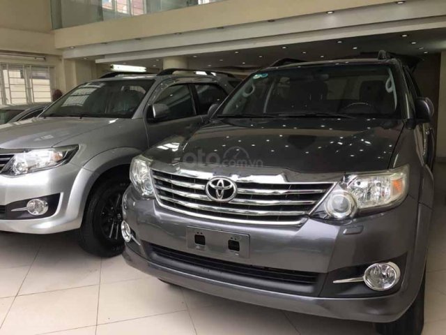 Cần bán xe Toyota Fortuner 2.7AT đời 2015, màu xám số tự động, 655 triệu