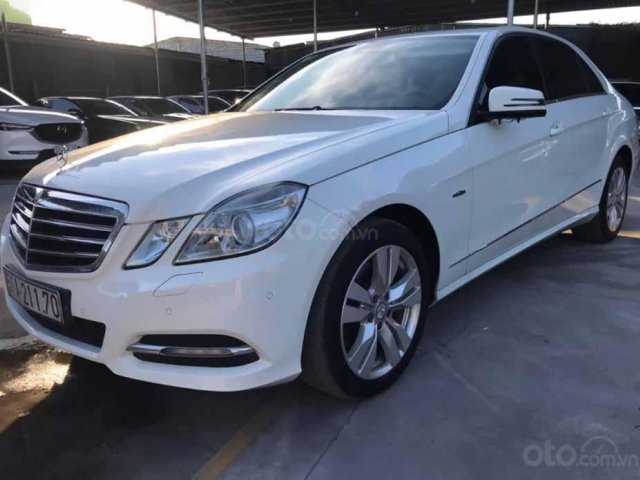 Cần bán xe Mercedes E250 AMG đời 2012, màu trắng