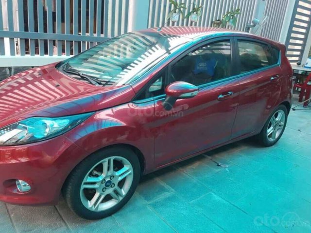 Bán Ford Fiesta 1.6 AT sản xuất năm 2011, màu đỏ xe gia đình, giá tốt